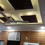 Posh, Nice Foreigner Area Lajpat Ngar Luxury Room