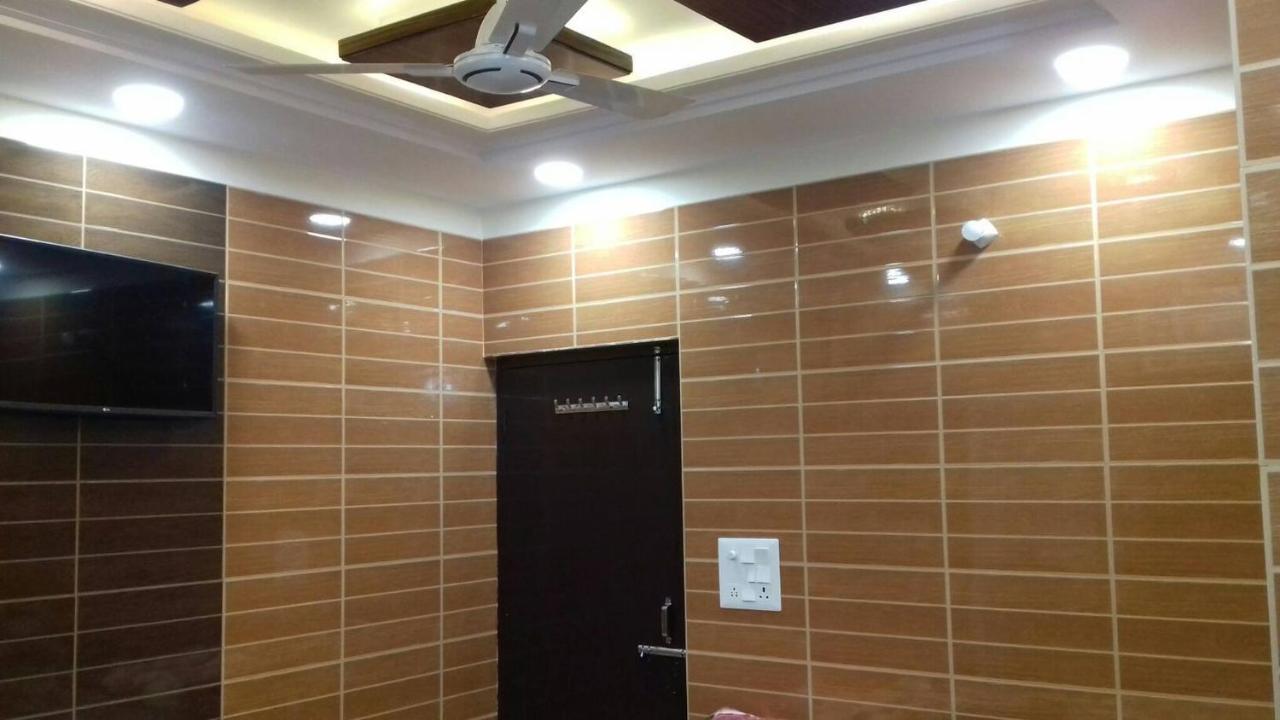 Apartment Posh, Foreigner Area Lajpat Ngar Luxury