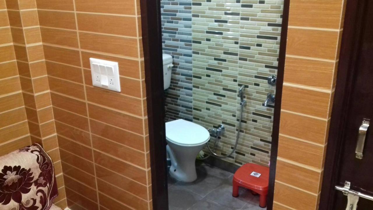 Posh, Foreigner Area Lajpat Ngar Luxury