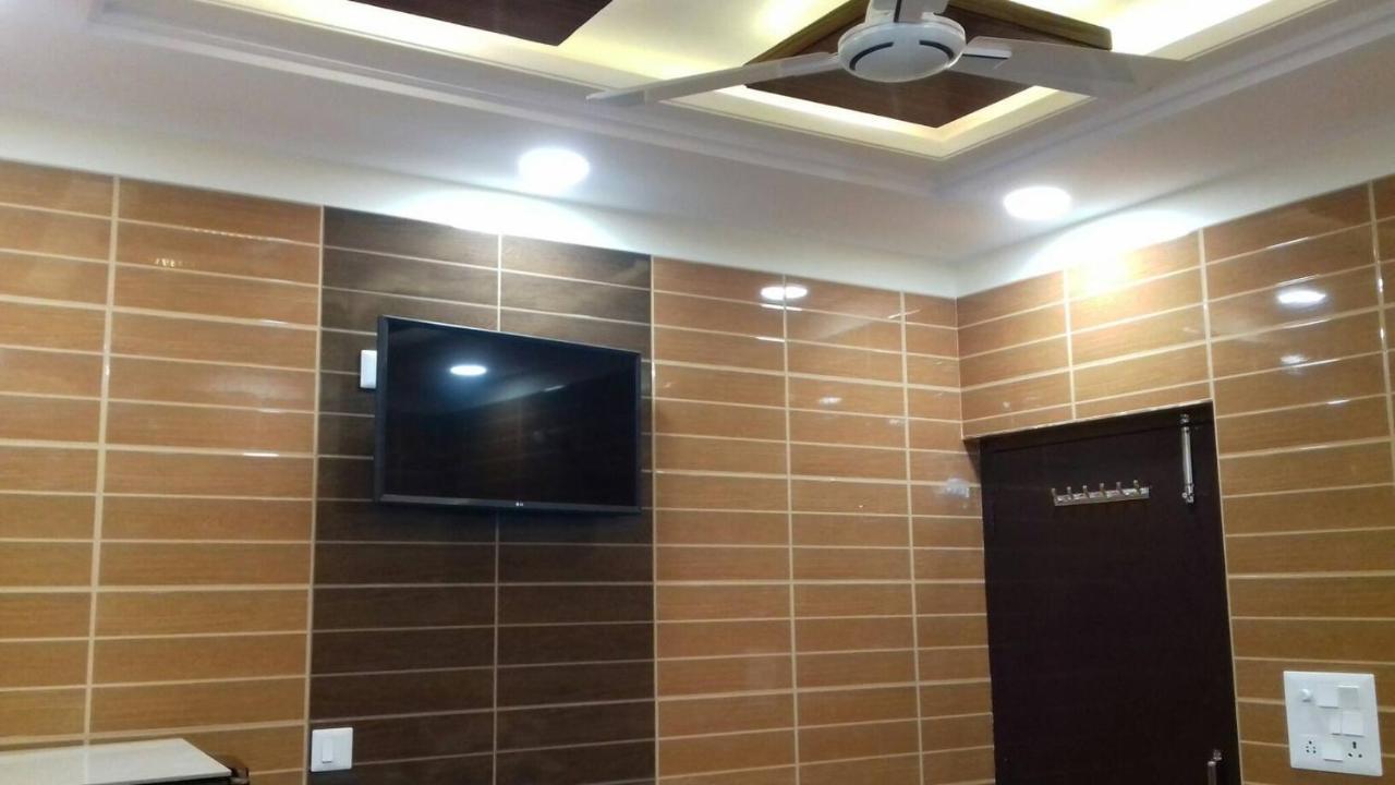Posh, Foreigner Area Lajpat Ngar Luxury Apartment