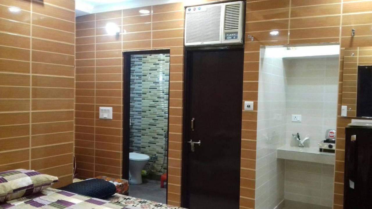 Posh, Foreigner Area Lajpat Ngar Luxury