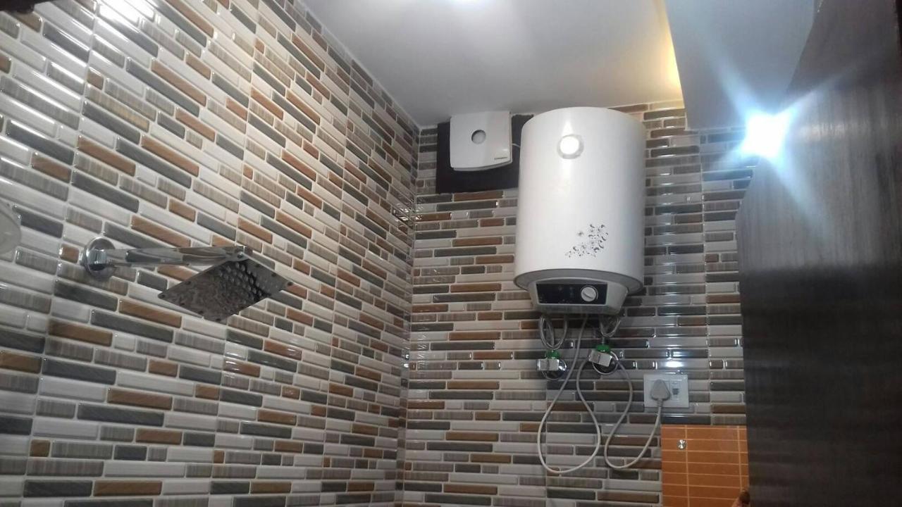 Posh, Foreigner Area Lajpat Ngar Luxury Apartment New Delhi