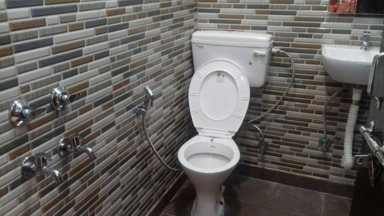 Posh, Foreigner Area Lajpat Ngar Luxury Apartment New Delhi