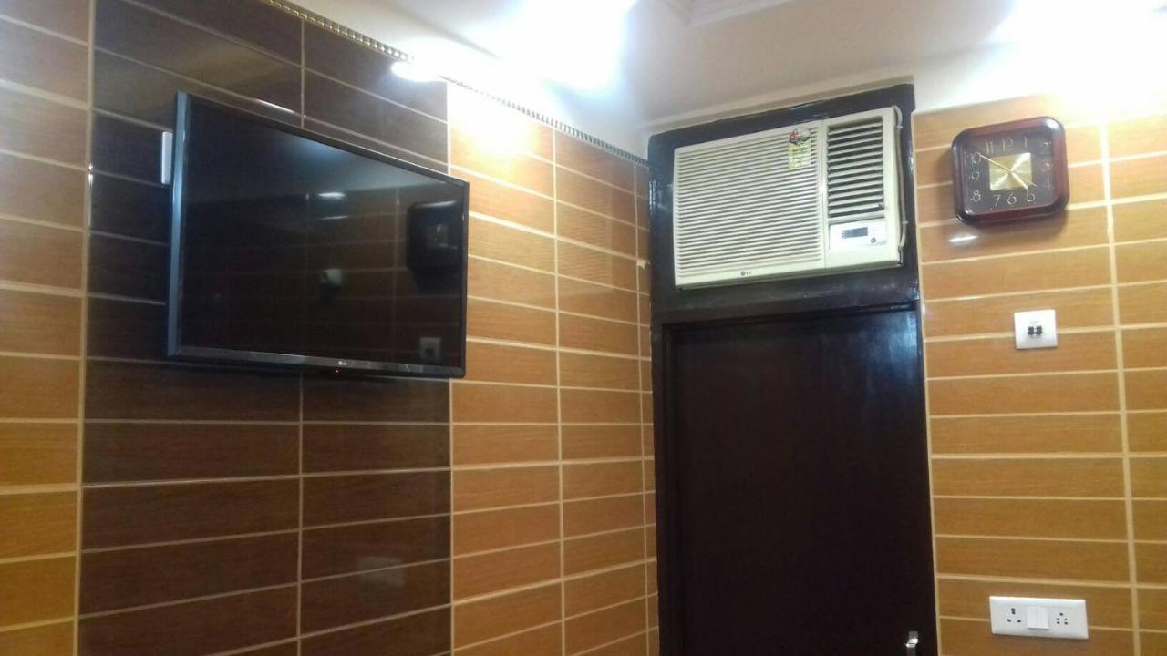 Posh, Foreigner Area Lajpat Ngar Luxury