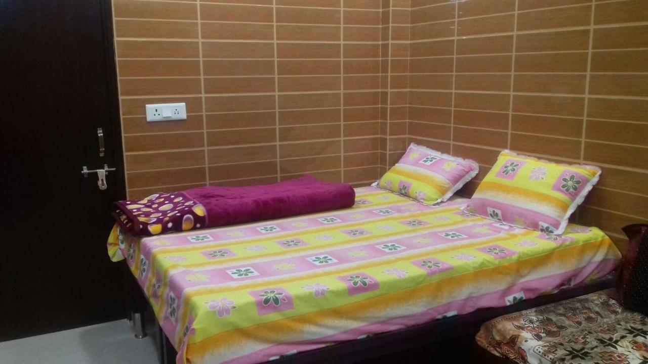 Posh, Foreigner Area Lajpat Ngar Luxury *